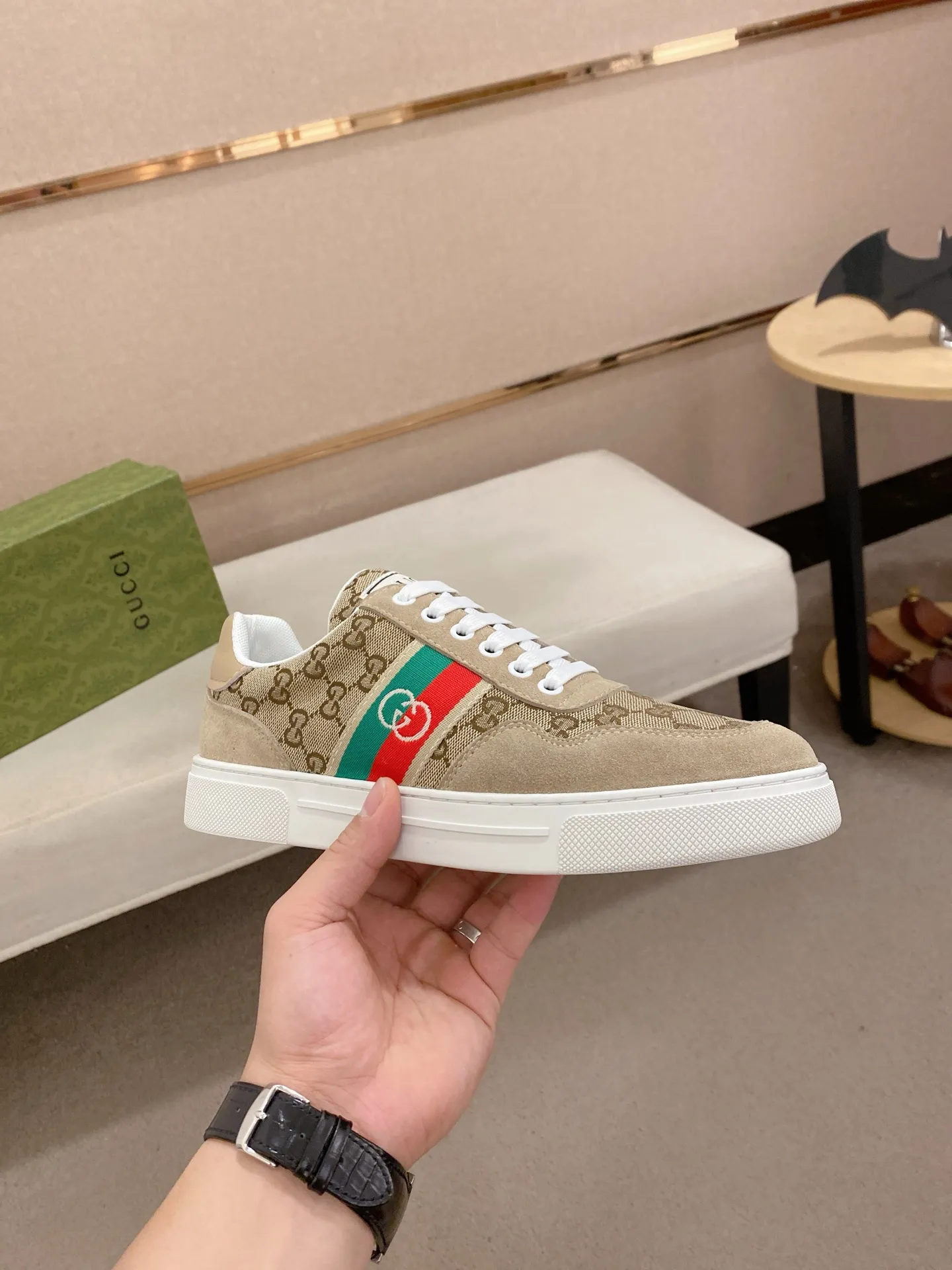 Men's clothing and shoes💰:440💰 (GUCCI) The latest model from the official website 🎁🎁Casual and fashionable men's shoes👟, hot style 💥The version is simple and elegant, exclusive for trendy men. Unique official website latest brand elements 👑Gucci original decoration, fashionable and generous, the fabric is original cowhide ✅sheepskin lining, the official website specifies wear-resistant casual outsole, the classic model is taken in kind at the counter🎬38-44 (45 is not returned or exchanged)